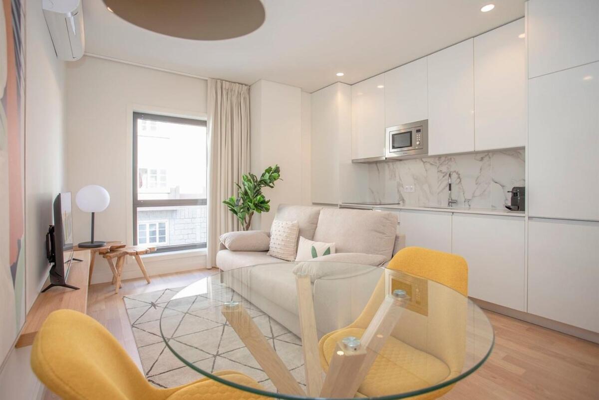 Liiiving In - Design Apartment *